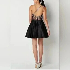 Blondie Nites Stunning black one shoulder sequined party dress,  Jr Size 9
